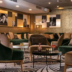 Niepce Paris, Curio Collection By Hilton Parijs