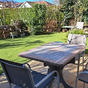 Appartement Avec Jardin Et Parking Privés 